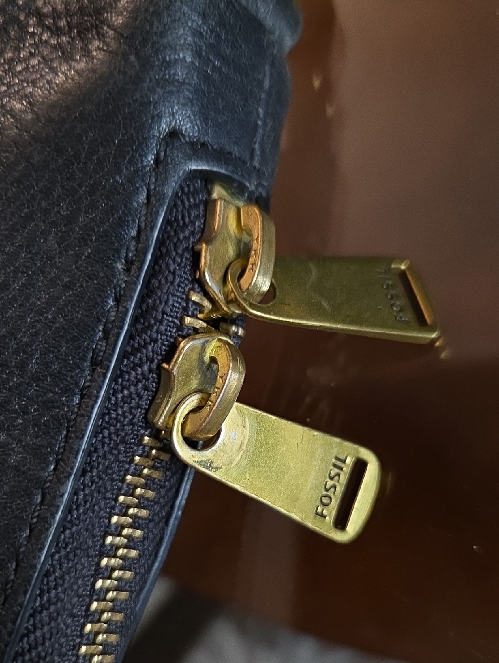 FOSSIL-Cow Leather - Picture 2 of 7